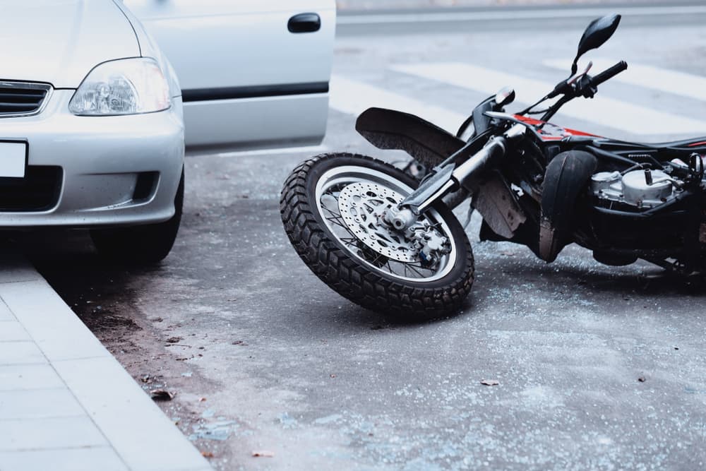 Cómo puede ayudarle un abogado de accidentes de moto