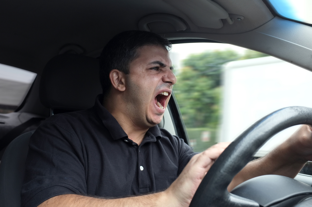 ¿Qué se considera agresividad al volante?
