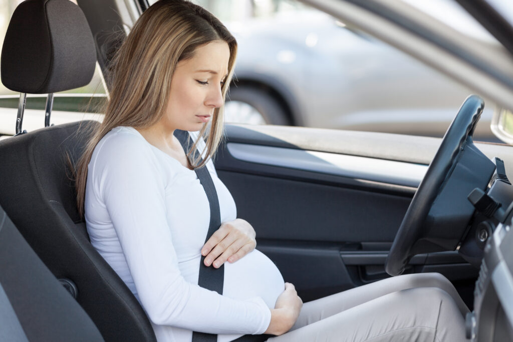 Embarazada e implicada en un accidente de tráfico